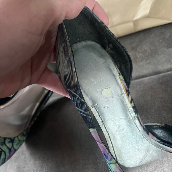 BCBG Women's Peacock Print Heels 8.5 Pointed Toe Stiletto Vibrant Graphic GUC - Picture 6 of 7